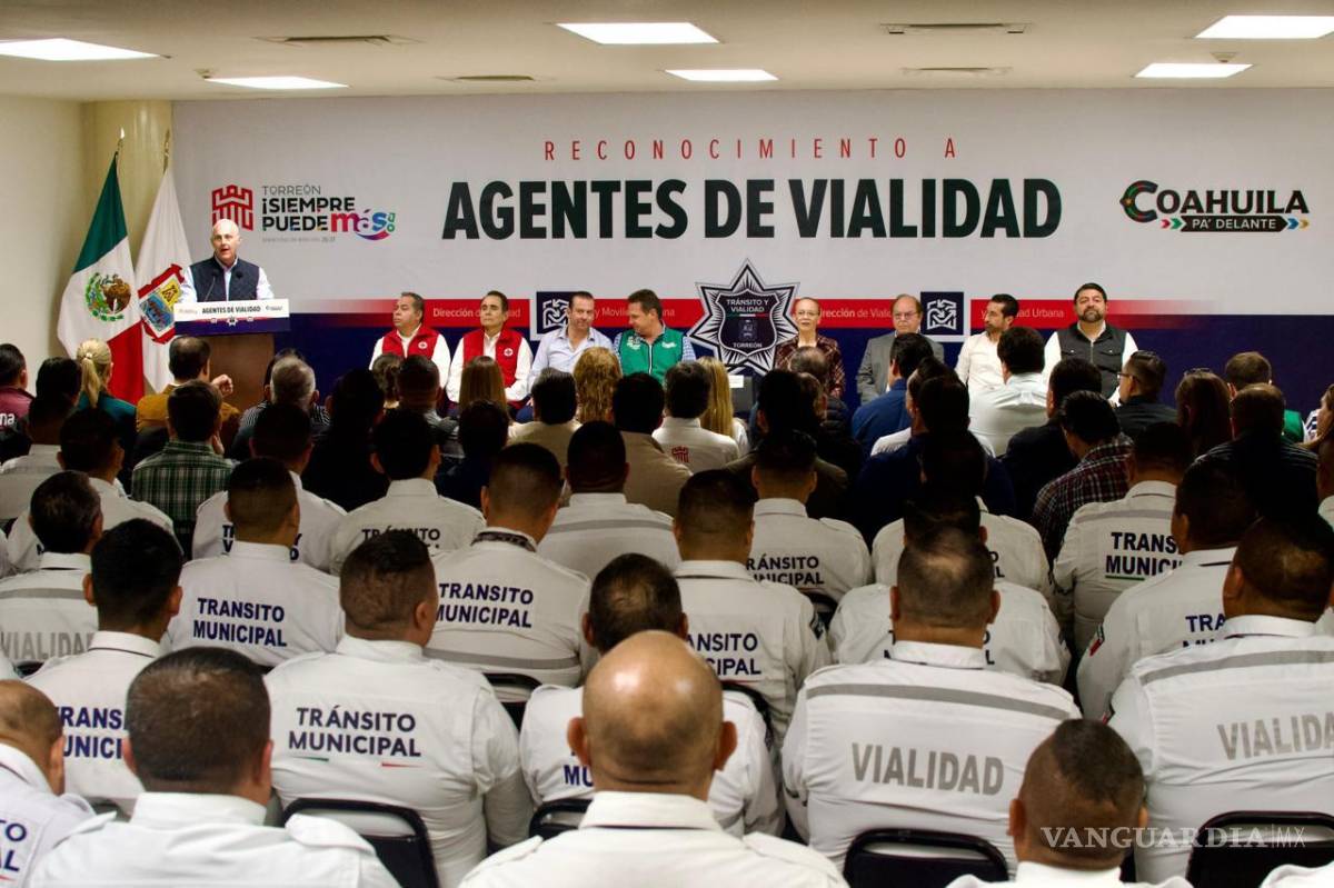 $!El alcalde reconoce el trabajo diario de los agentes que atienden emergencias viales.