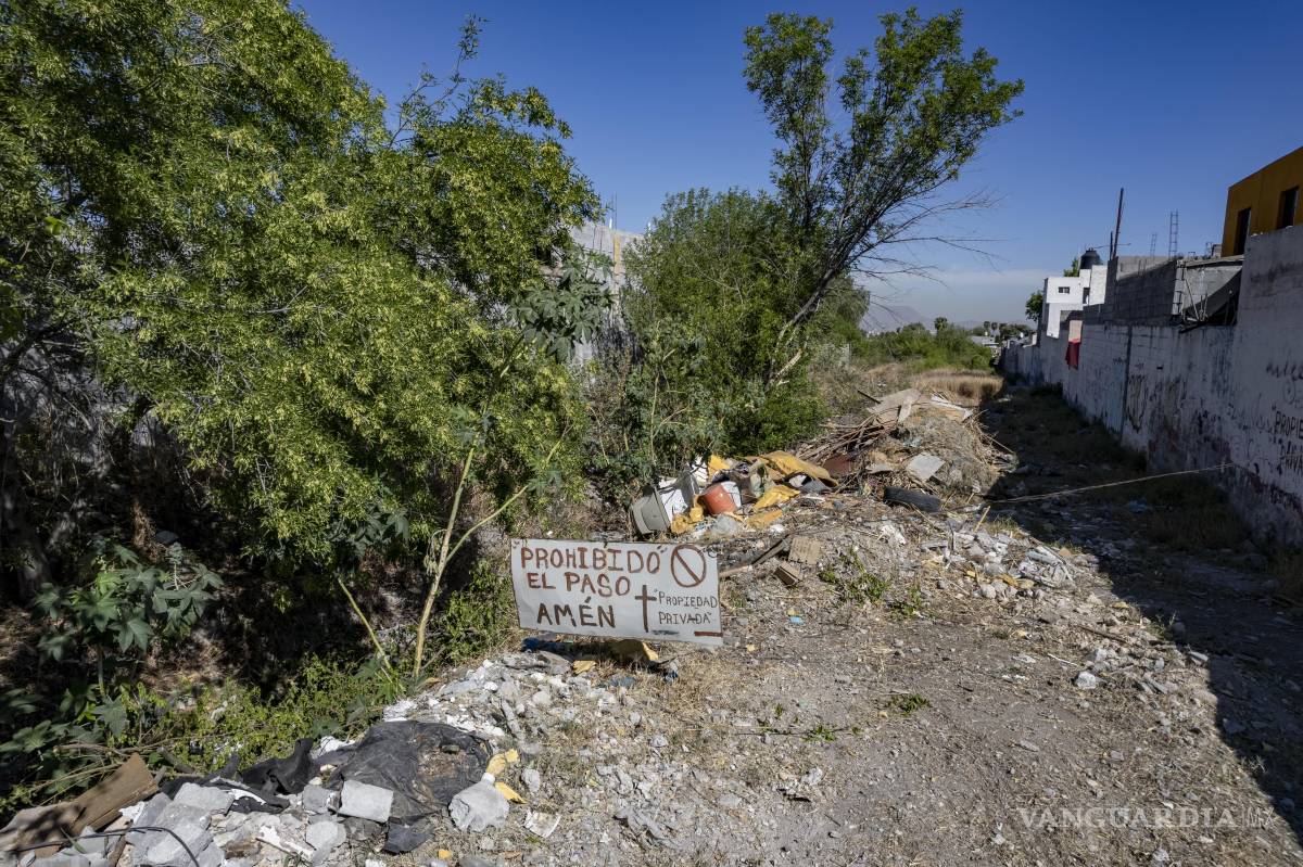 $!El arroyo del Cuatro es uno de varios otros espacios que los saltillenses usan como basurero.