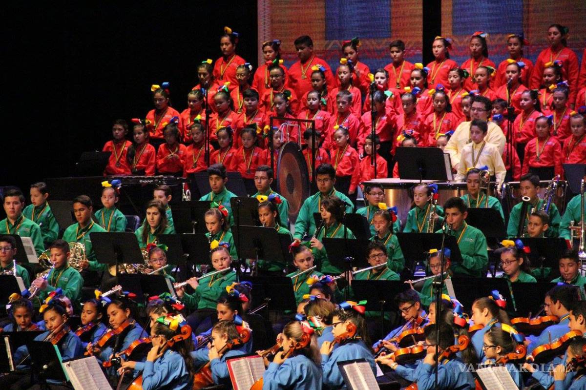 $!Integrantes de la Orquesta Esperanza Azteca atrapan sueños con sus voces e instrumentos