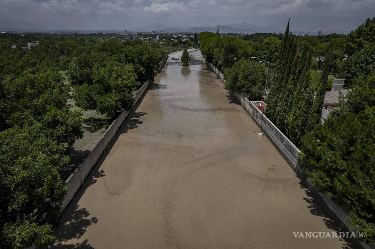 $!Con las lluvias de los últimos días, las vialidades de Saltillo se han visto rebasadas.