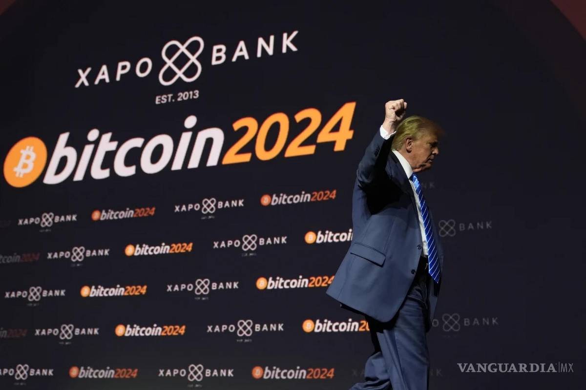 $!El candidato presidencial republicano Donald Trump se retira después de hablar en la conferencia Bitcoin 2024, el sábado 27 de julio de 2024, en Nashville, Tennessee.