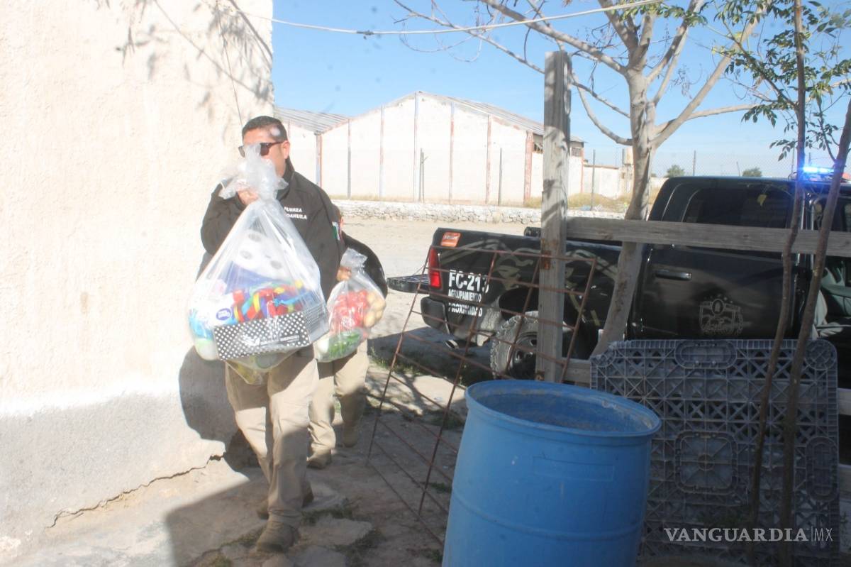 $!Elementos de Fuerza Coahuila entregan apoyo a mujer invidente