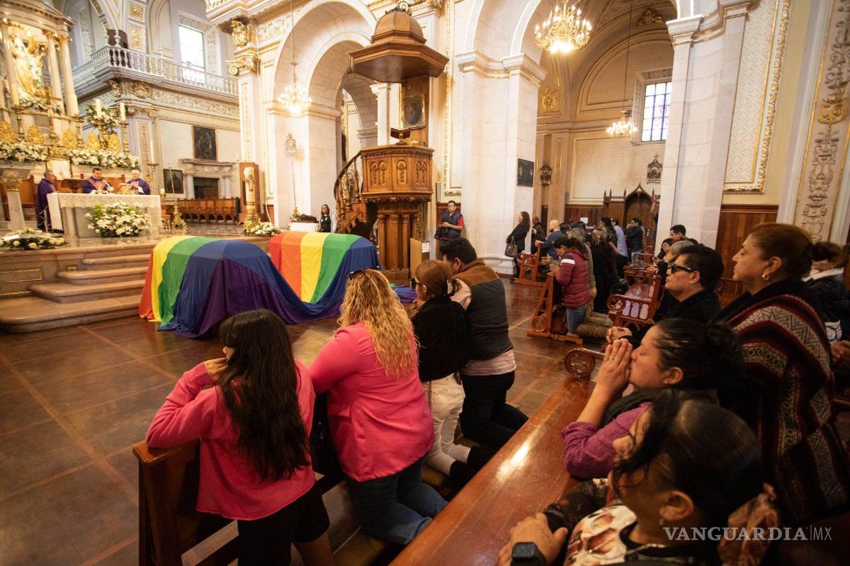 $!Jesús Ociel Baena Saucedo y Dorian Daniel Nieves Herrera, recibieron una misa de cuerpo presente en la Catedral del Estado de Aguscalientes.