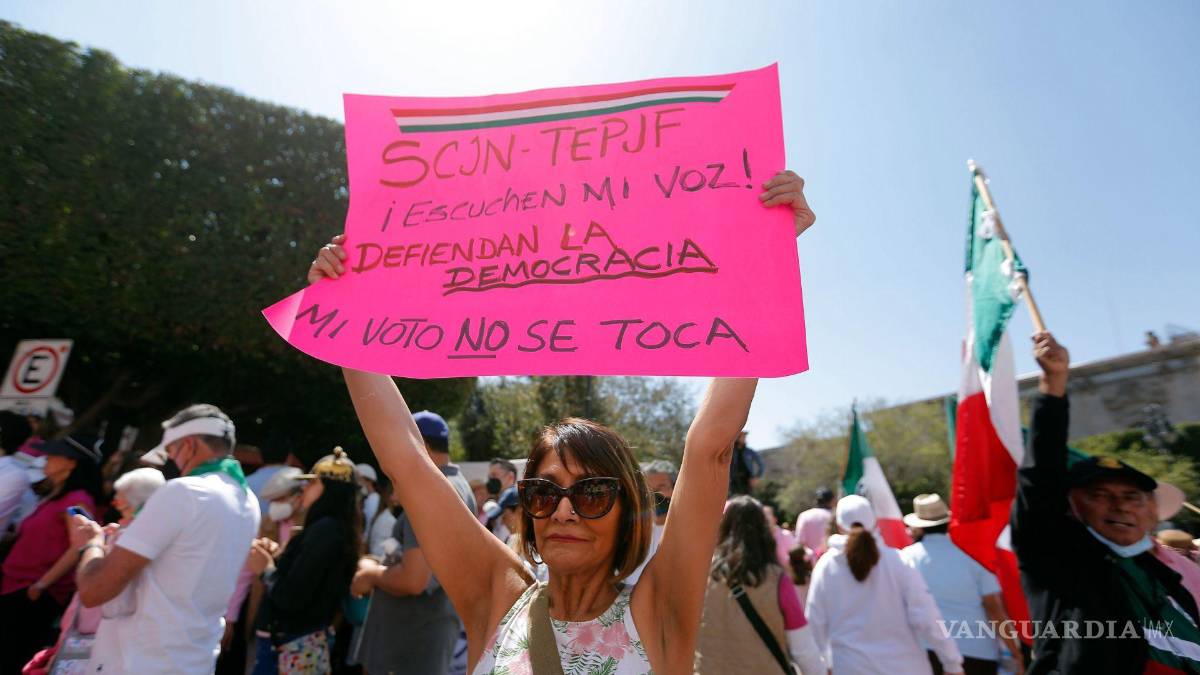 Así toman las calles y plazas miles de mexicanos para defender al INE (Fotos)