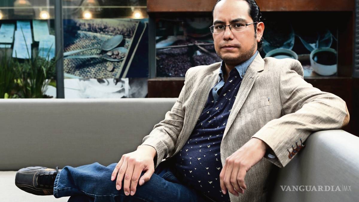 Luis Jorge Boone presenta su libro de poemas “Bisonte mantra”