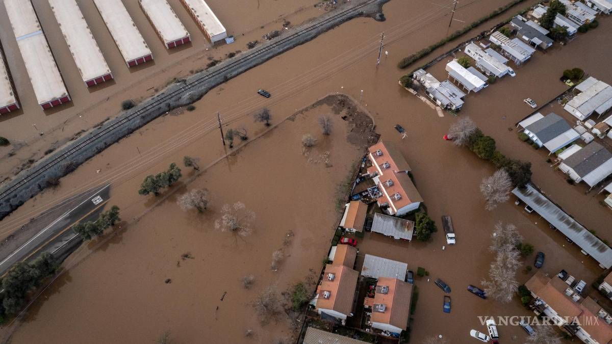 ‘Estamos atrapados aquí’; lluvias, aludes y socavones azotan a California