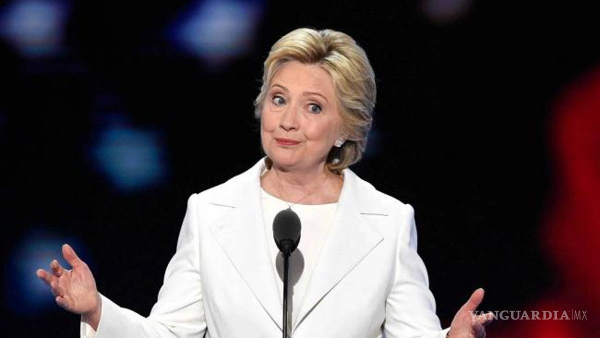 Clinton arremete contra Trump por negarse a reconocer que Obama nació en EU