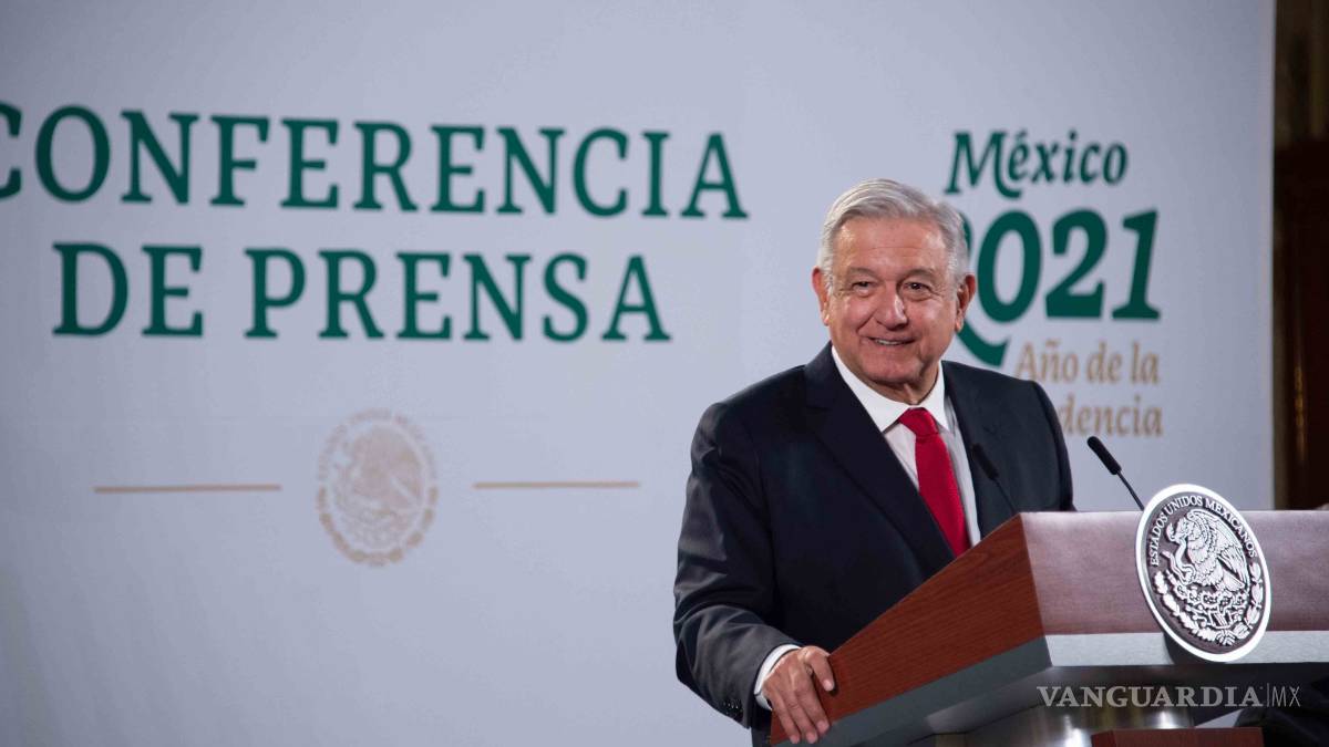 “Médicos privados también serán vacunados”: AMLO; cuando haya listas, aclara Gatell