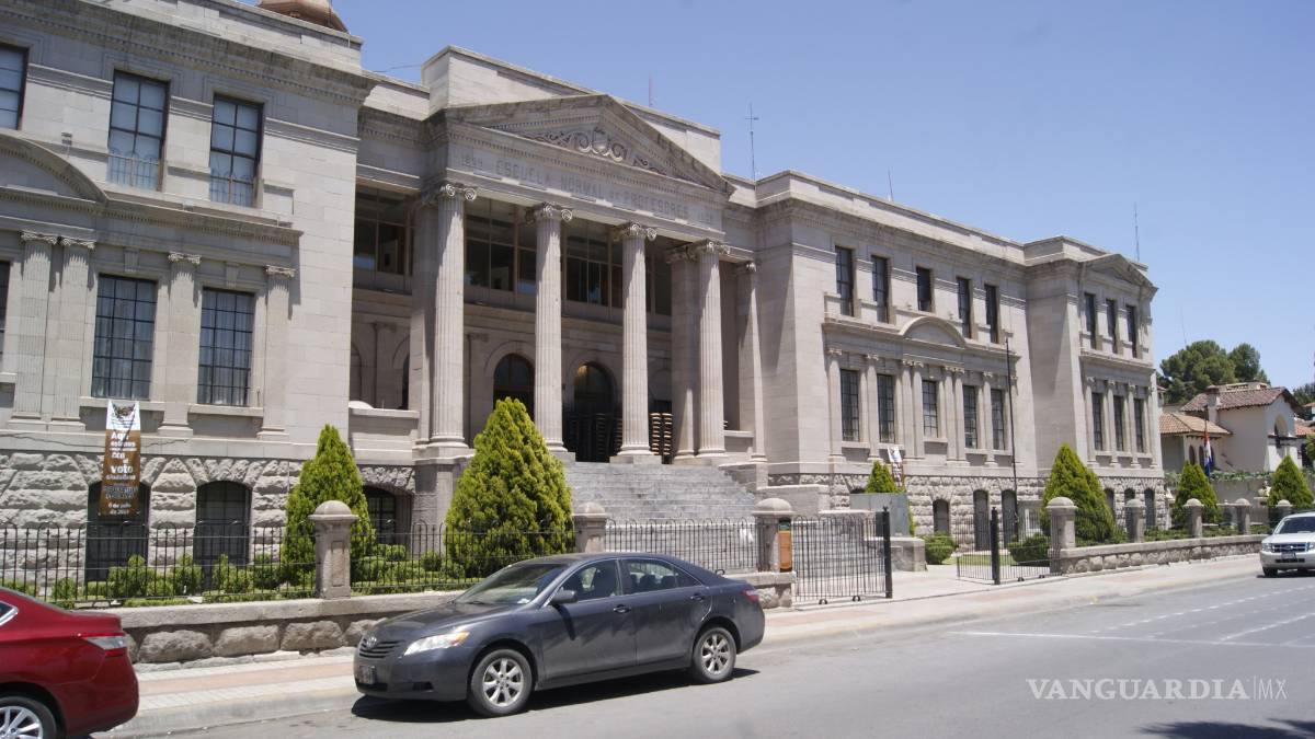 En caída libre, presupuesto para Escuelas Normales de Coahuila por recorte federal; baja a 447.5 mdp en 2019