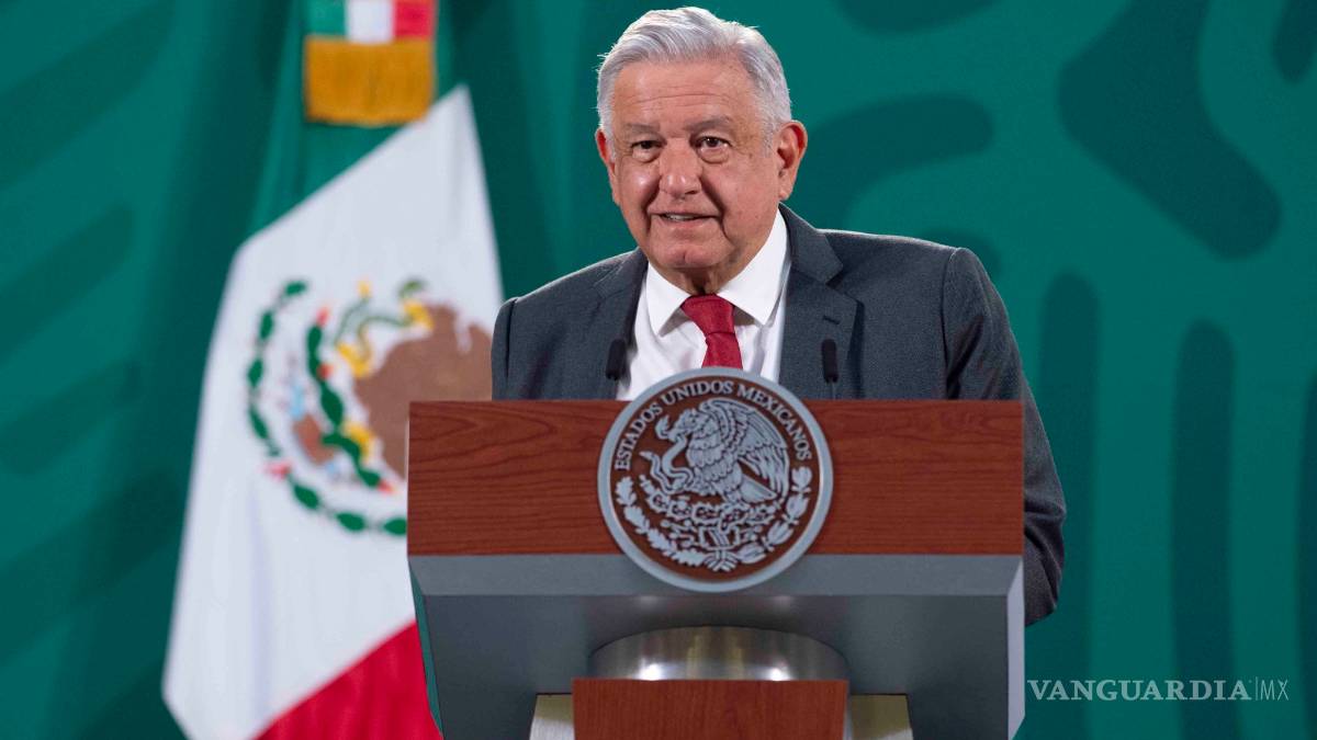AMLO defiende a Sanjuana Martínez, 'tiene todo nuestro respeto'