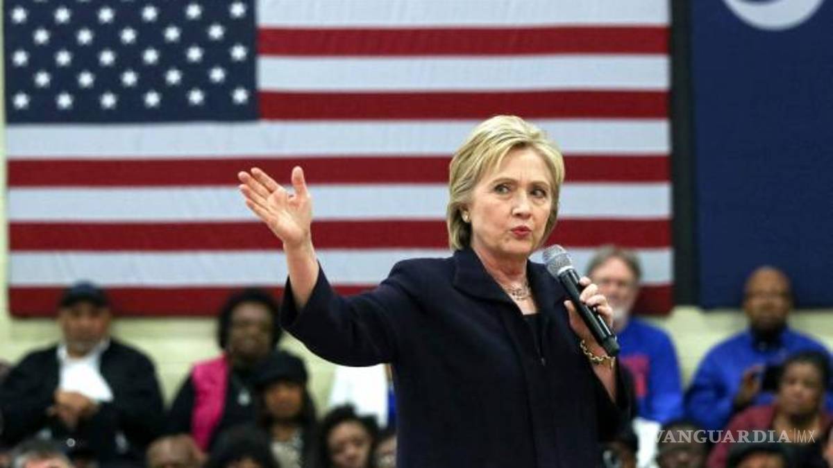 Clinton se reúne con familiares de víctimas de la matanza en bar de Orlando