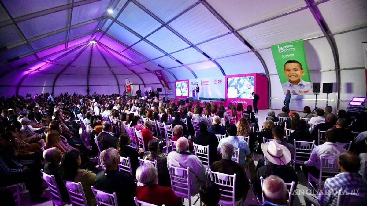 Selina Bremer de Cepeda rinde su primer informe de actividades al frente del DIF