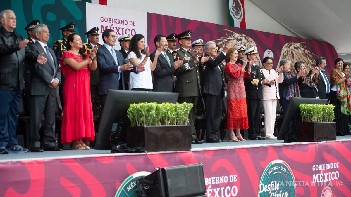 Desfile Militar con la más grande fusilería en México, concluye con saldo blanco