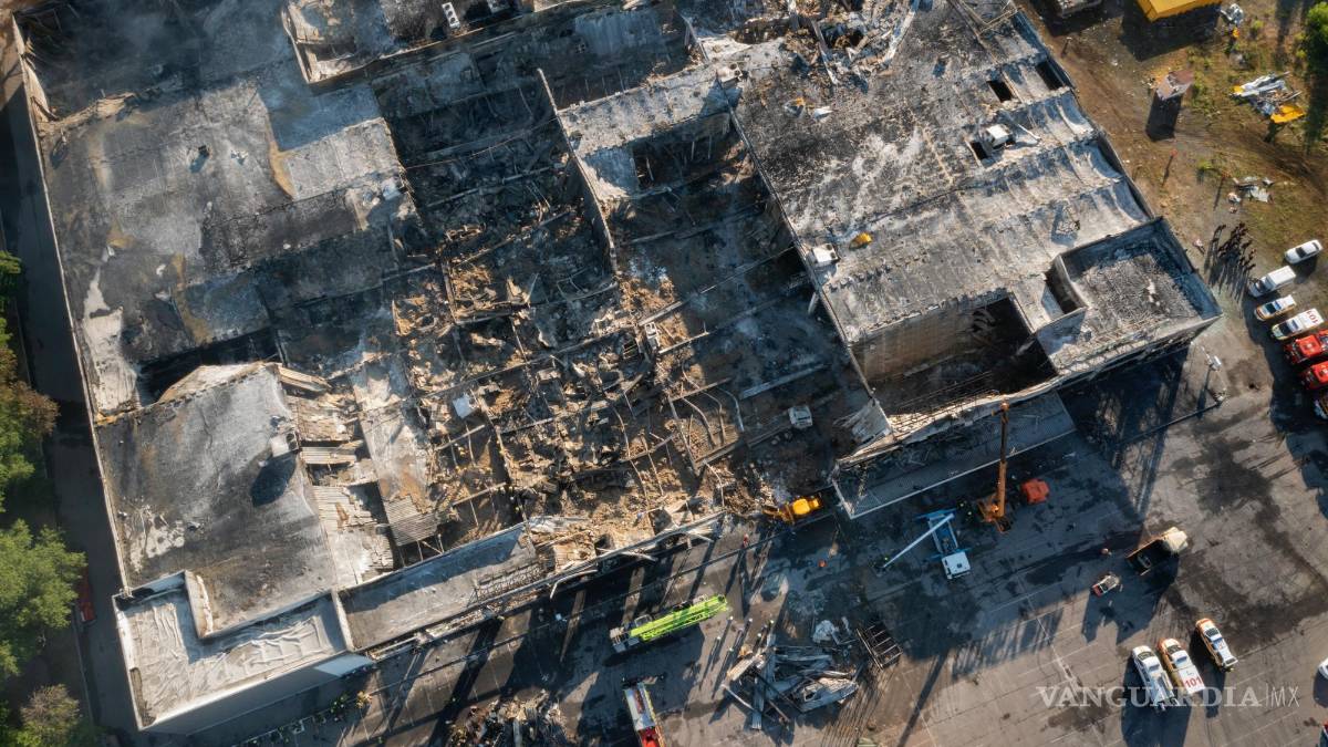 Rescatistas buscan víctimas en centro comercial ucraniano bombardeado por Rusia
