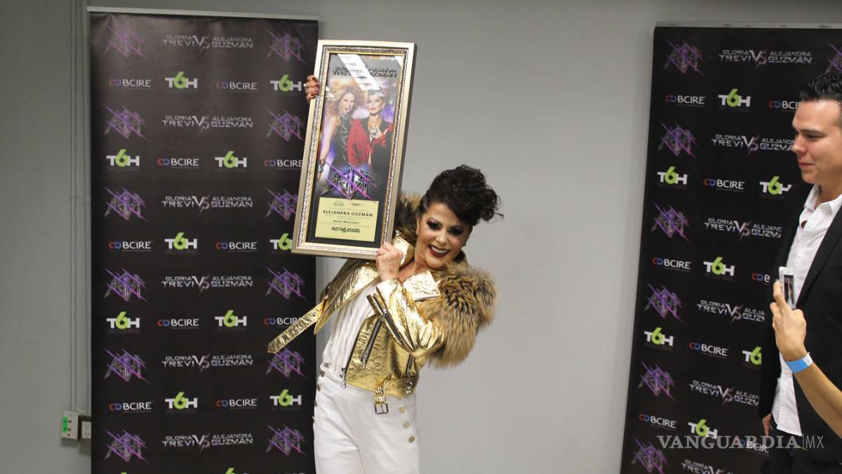 Fans sorprenden a Alejandra Guzmán y La Arena la reconoce