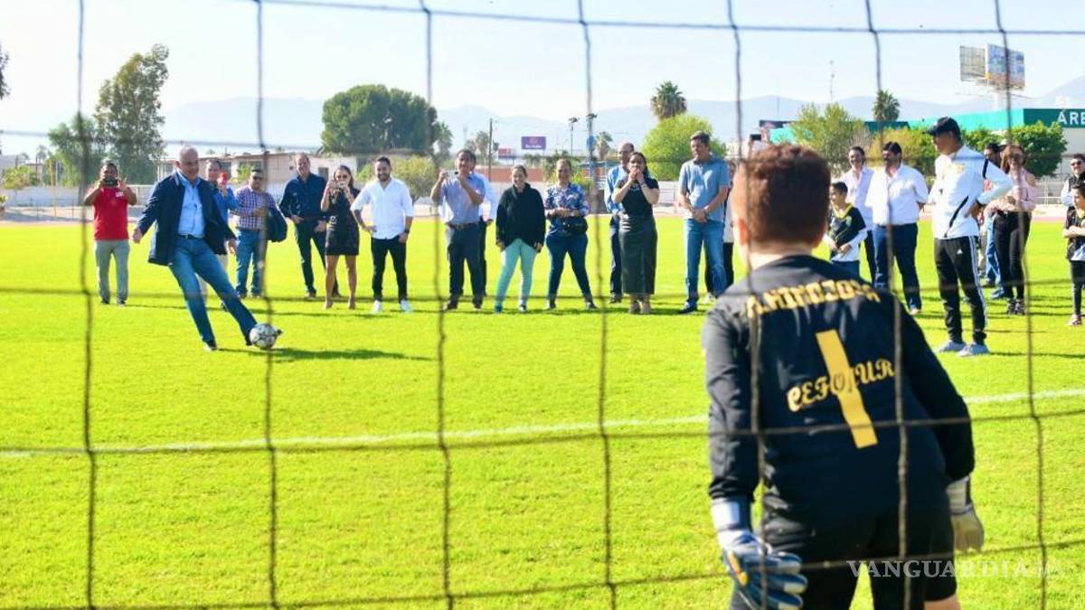 Román Alberto Cepeda inaugura espacios rehabilitados en la Unidad Deportiva de Torreón