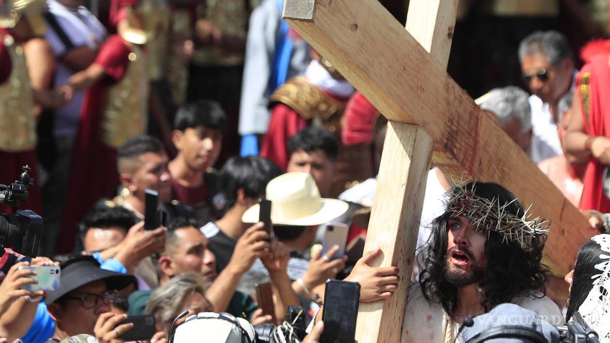 Estas son las 43 imágenes de las representaciones del Viernes Santo que atraparon la atención en el mundo (fotos)