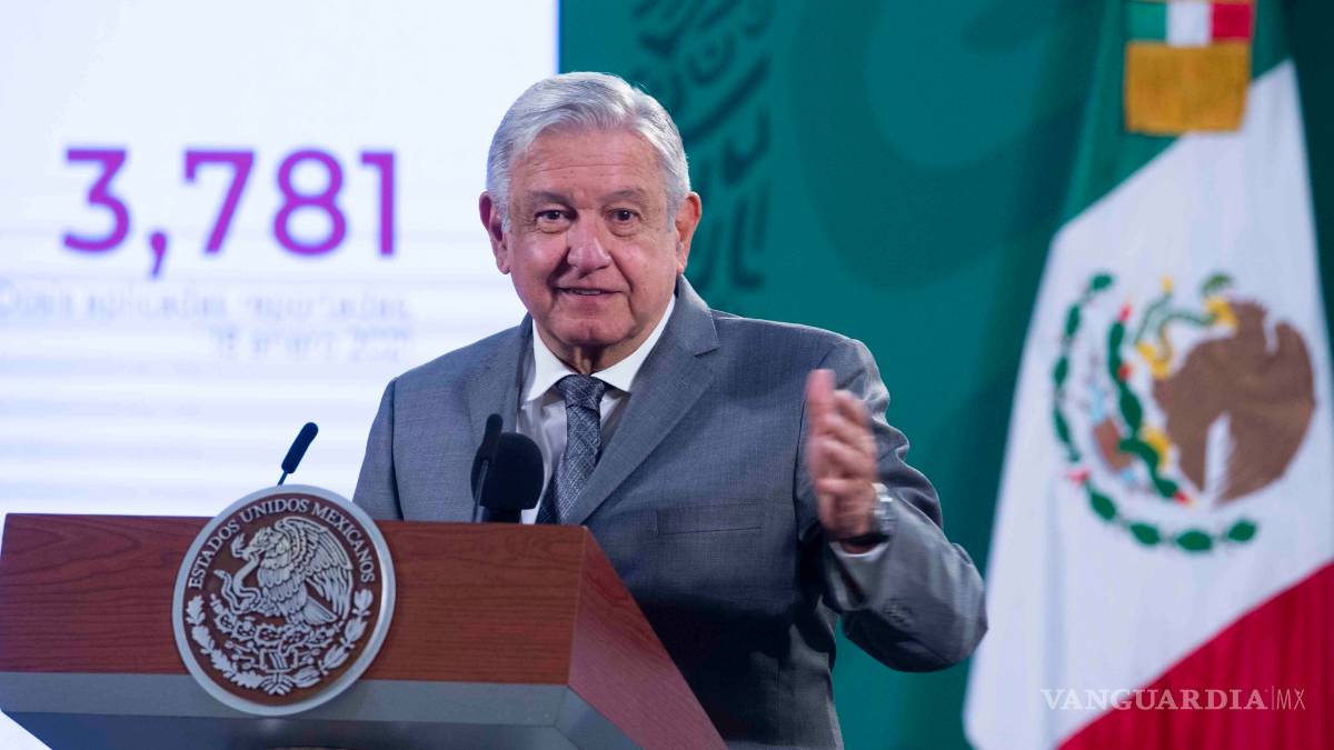 La oposición se enoja porque me pagan y mi esposa cobra: AMLO