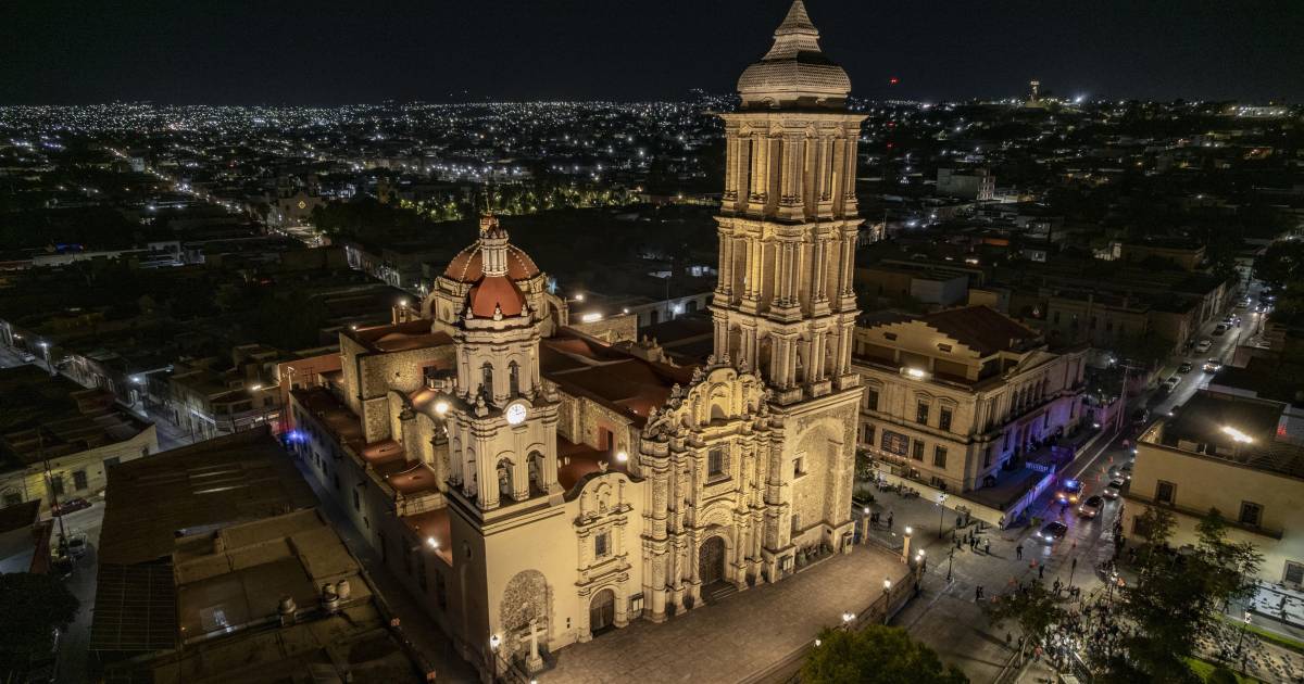 Catedral de Saltillo, bella de día y ahora bella de noche