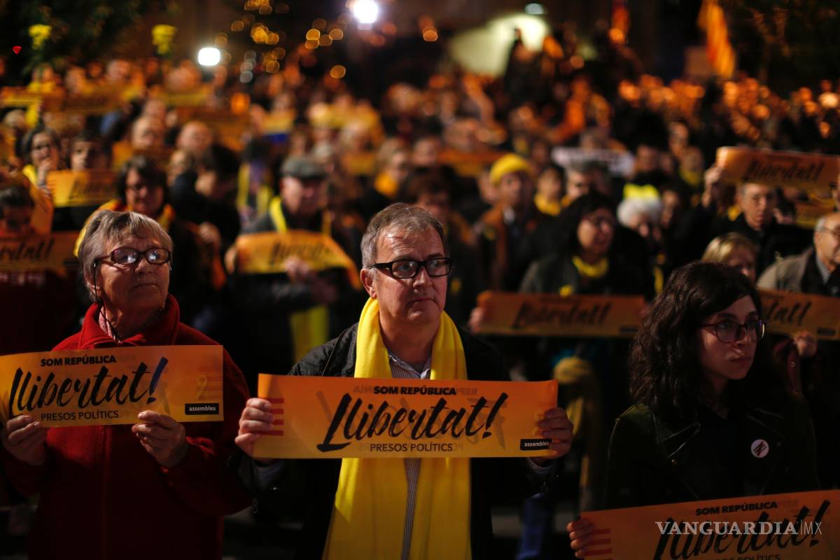 $!Separatistas catalanes buscan investir a Carles Puigdemont