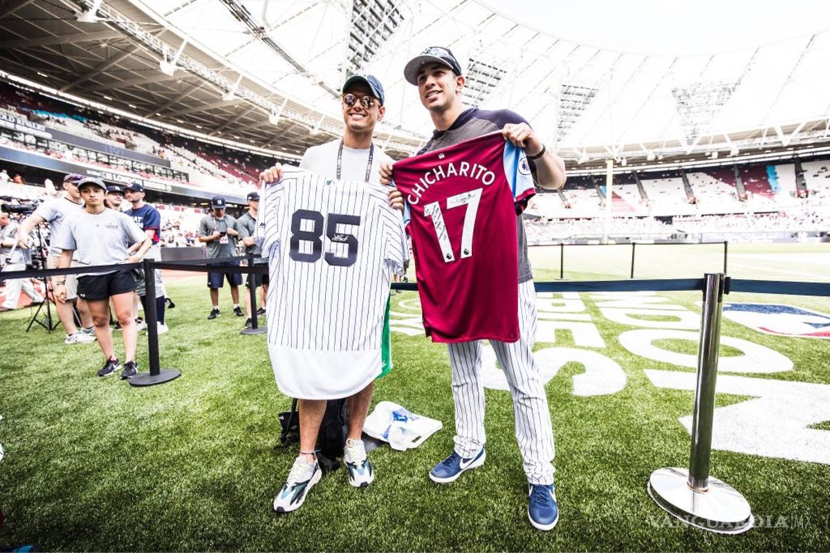 Luis Cessa y Javier Hernández intercambian camisetas en el regreso de las Grandes Ligas a Londres