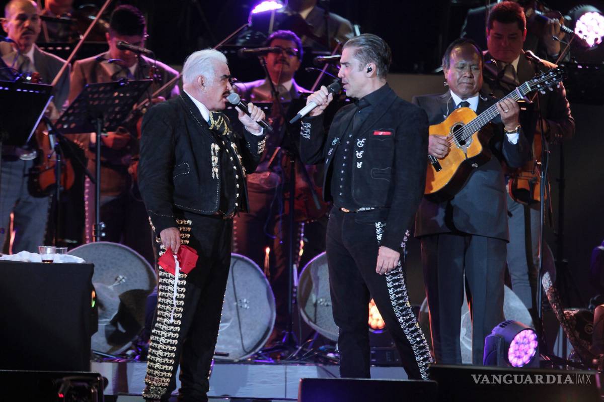 $!En espera de Alejandro Fernández