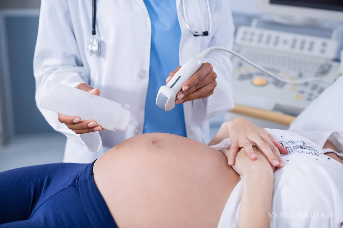 $!Actualmente, los médicos efectúan mediciones intermitentes de la frecuencia cardíaca fetal mediante ecografía efectuada desde fuera del cuerpo de la mujer embarazada.