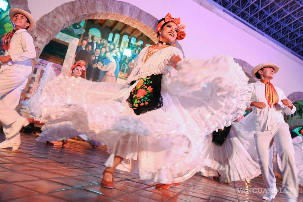 $!Con su energía escénica y profundo arraigo en las tradiciones mexicanas, la Compañía Ixtle-Coahuila proyecta el Folklor de Coahuila dentro y fuera del país.