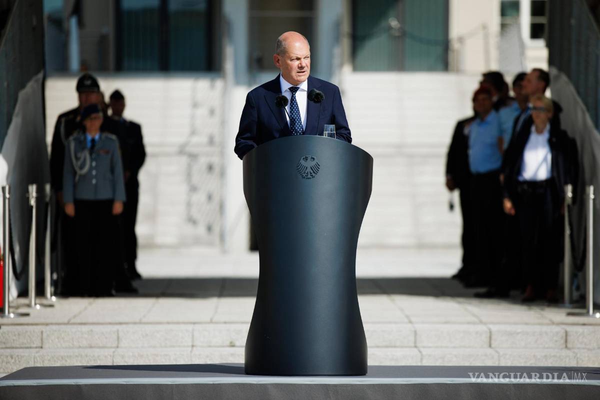 $!El canciller alemán Olaf Scholz pronuncia un discurso durante una ceremonia oficial de juramento de las Fuerzas Armadas alemanas en Berlín, Alemania.