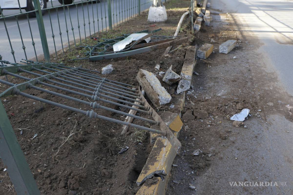 $!Le dan cerrón y destroza auto