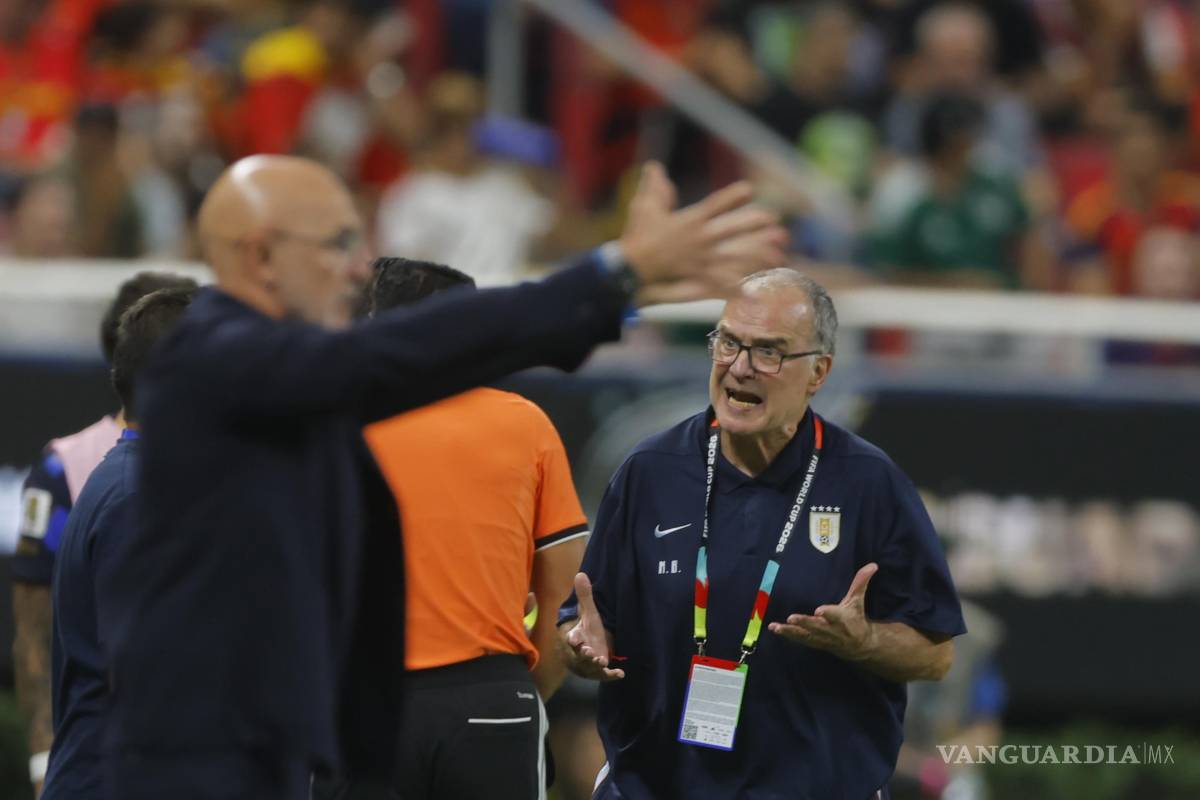 $!GR6105. GUADALAJARA (MÉXICO), 26/06/2026.- El seleccionador de Uruguay, Marcelo Bielsa, reacciona este viernes, un partido del grupo H del Mundial de la FIFA 2026 entre Uruguay y España en el estadio Akron en Guadalajara (México). EFE/ Francisco Guasco