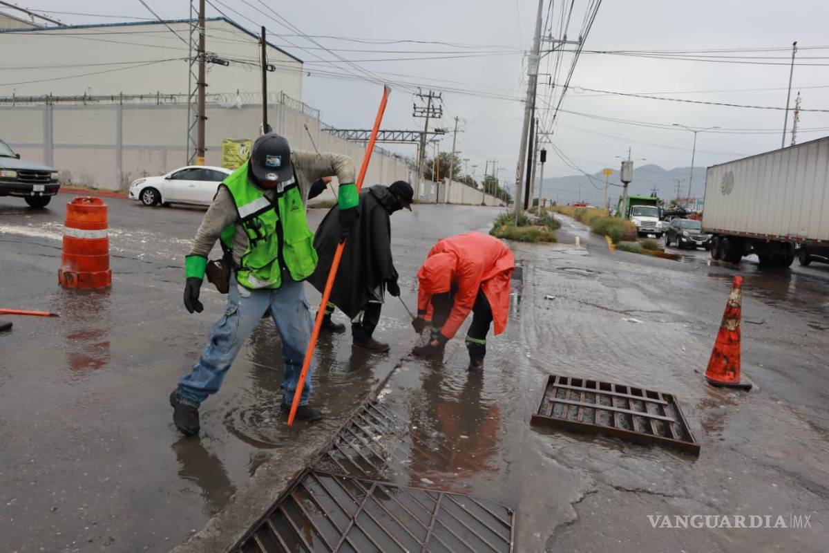 $!El Municipio pidió a los saltillenses no arrojar basura en la calle, para evitar que las rejillas se tapen en tiempo de lluvia.