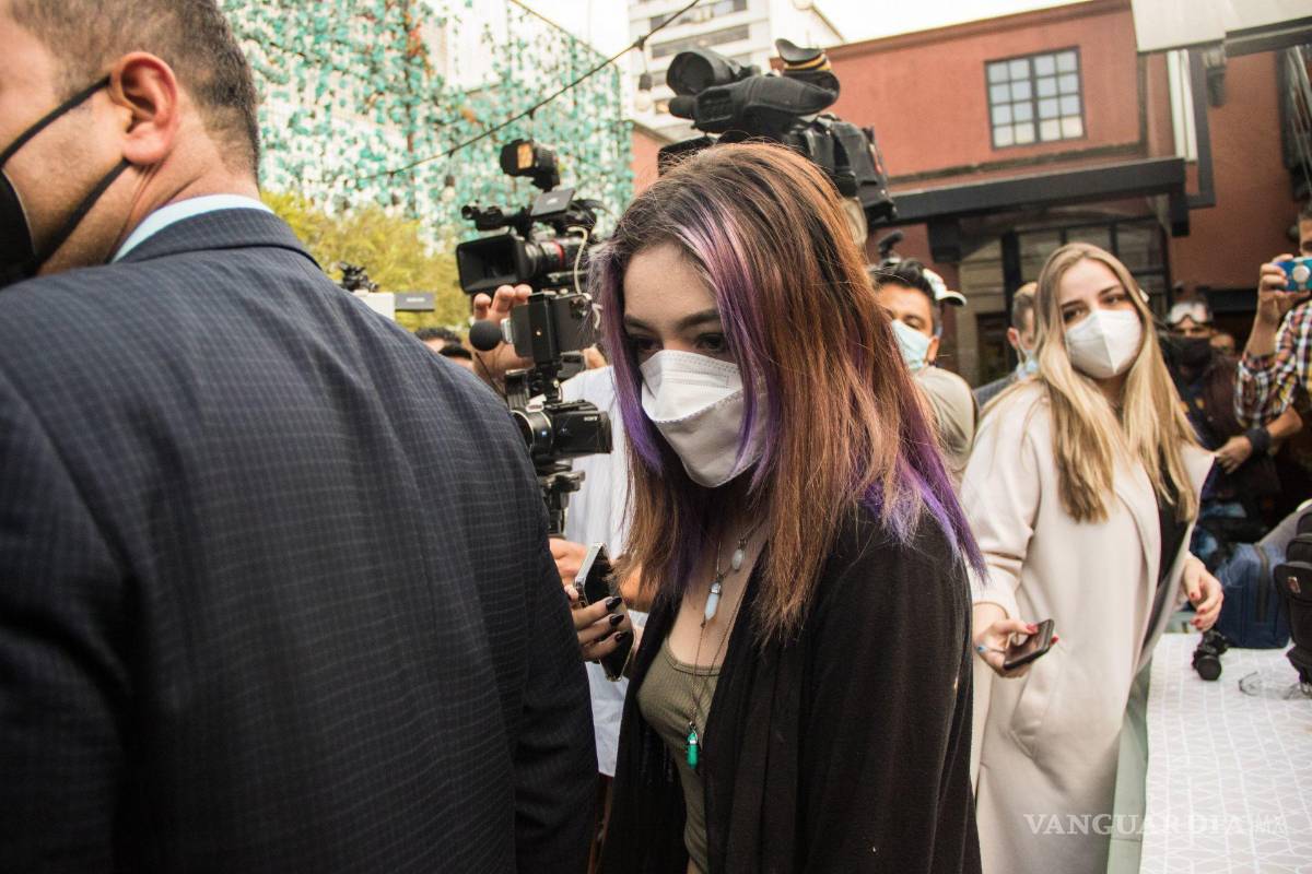 $!Ainara ofrecio una rueda de prensa acompañada de su abogado Javier Shutte y Samantha Cerisola, tras liberación de Hoffman.