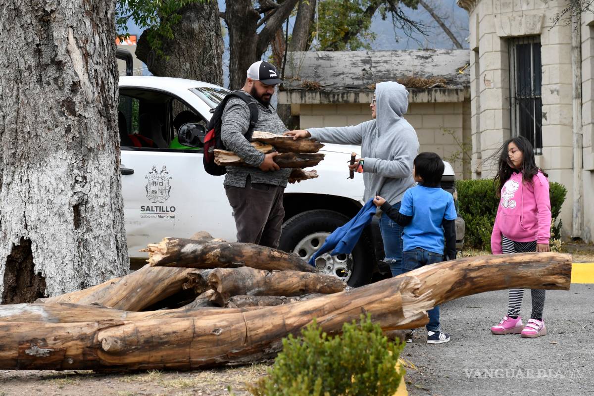$!Sorprende ventarrón a Saltillo (fotos)