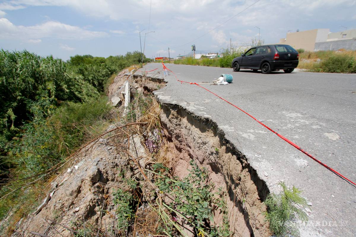 Arroyo Ceballos pone en riesgo a saltillenses: se desgajan calles