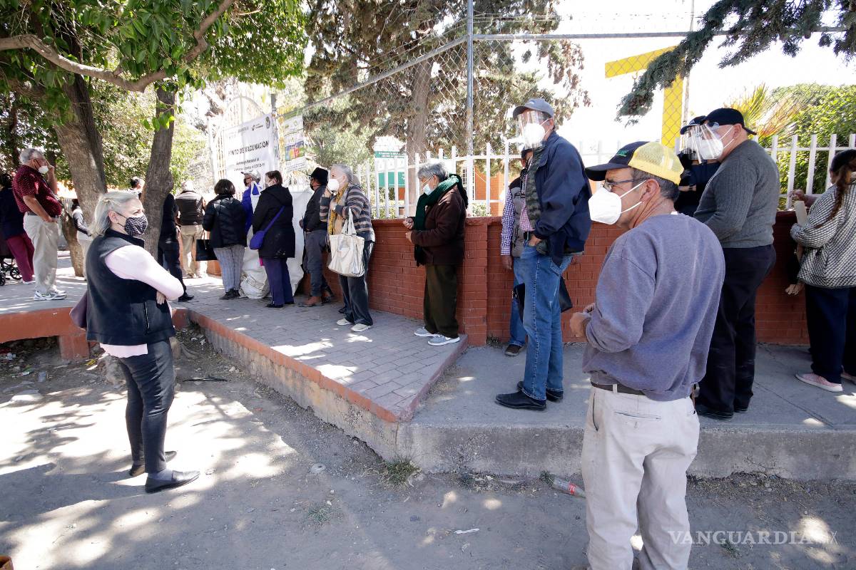 Perciben desorganización en campaña de vacunación en Coahuila