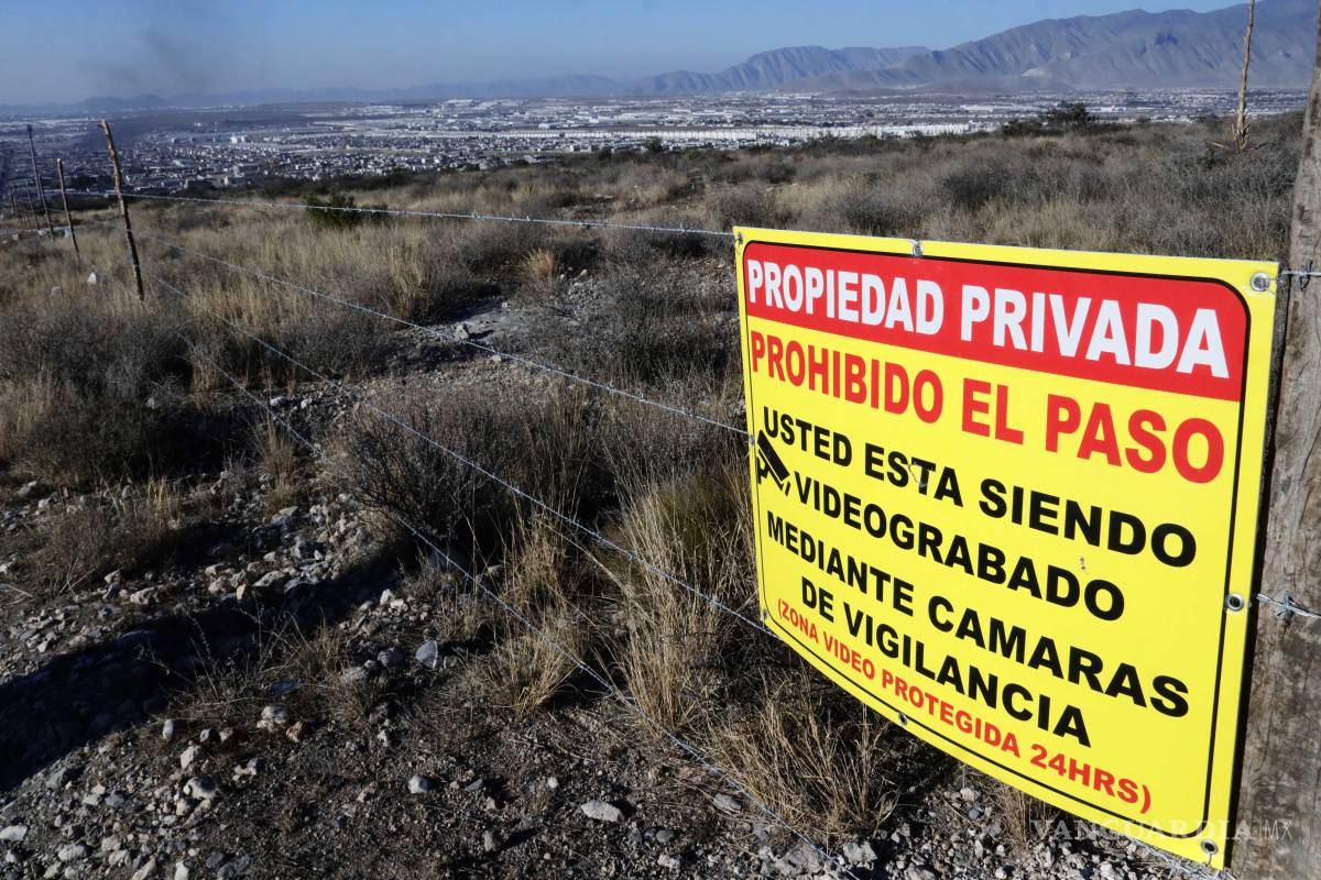 $!La activista señaló que, además de la contaminación, en el sector se han realizado rellenos con tierra que han modificado el cauce natural del arroyo, lo que podría generar afectaciones al flujo del agua y al equilibrio del ecosistema.
