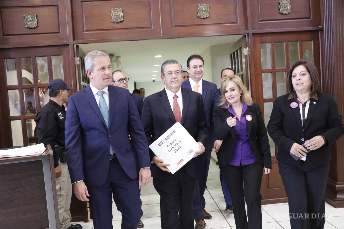 $!Blas Flores presenta paquete económico 2020 al Congreso de Coahuila