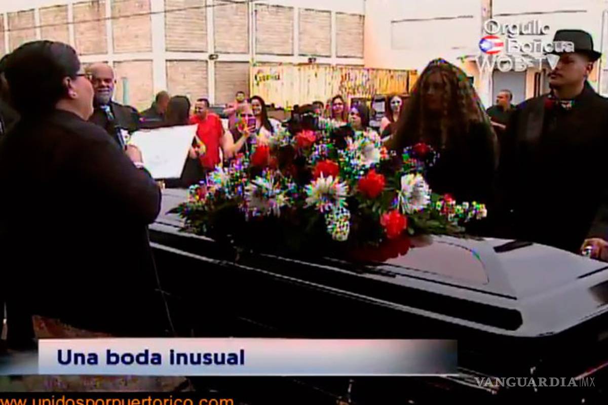 Se casan en cementerio, querían que estuvieran todos sus familiares