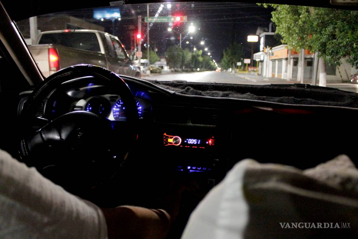 $!¿Taxi de día, Uber de noche?