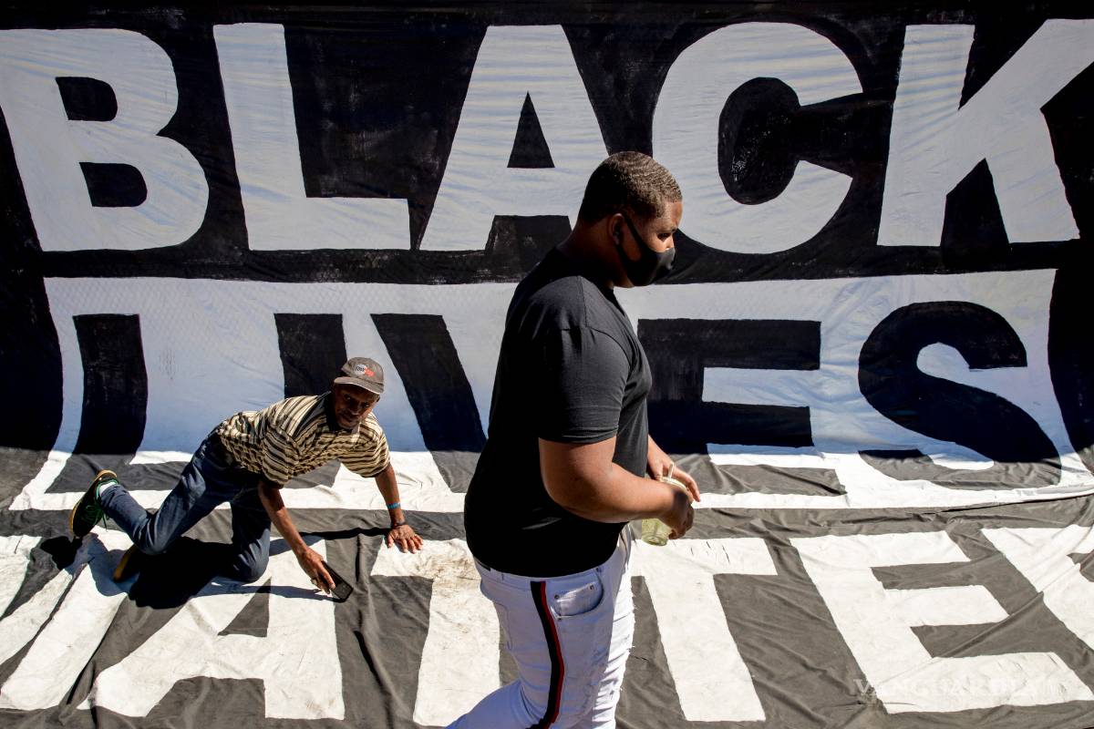 Fijan fianza de un millón de dólares para policía acusado de asesinar a George Floyd