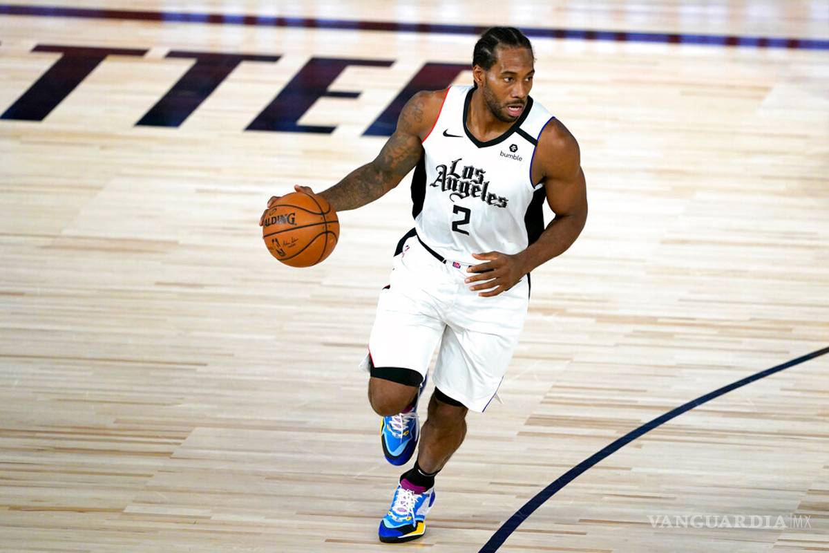 Kawhi Leonard se perderá juego ante los Blazers por dolor en su rodilla