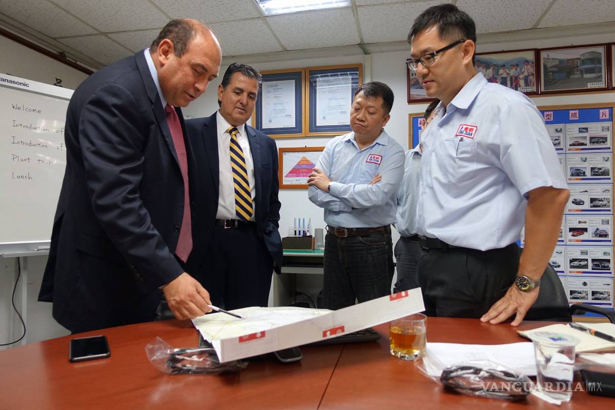 Visita Rubén Moreira empresa industrial en Taiwán