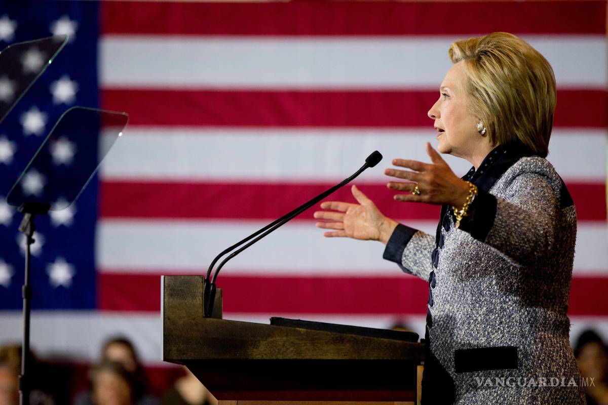 Clinton aumenta su ventaja frente a Trump en encuesta nacional