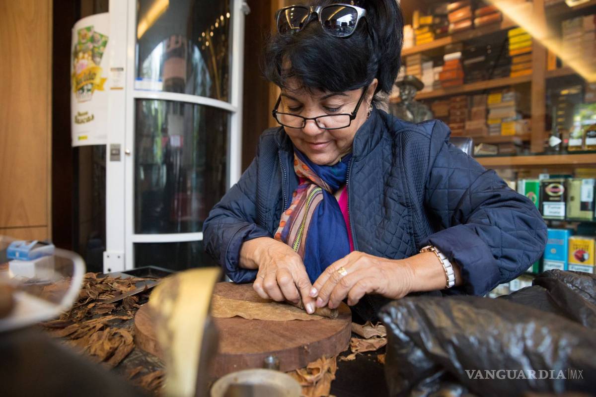 Torcedoras, mimo y pasión por el cigarro