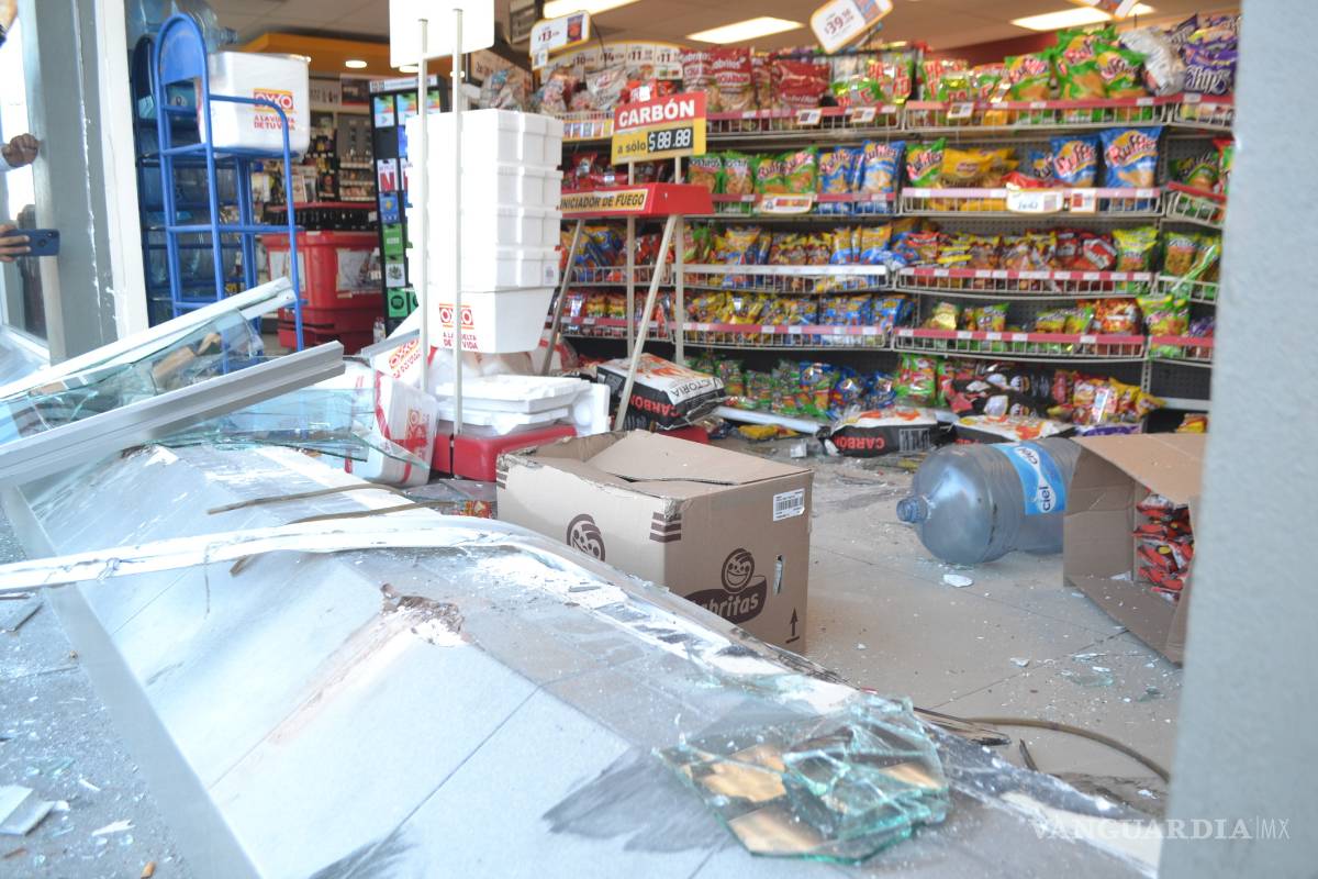 $!Ingresa a tienda... pero con todo y camioneta al sur de Saltillo