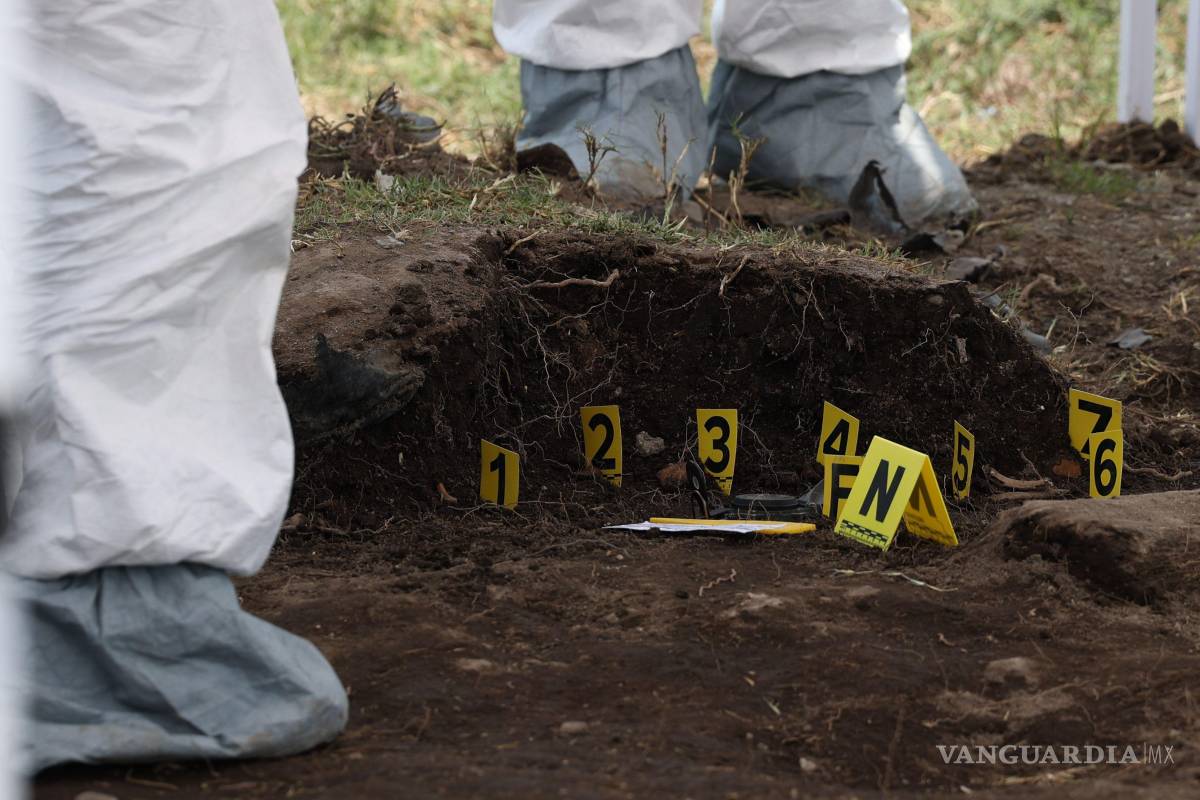 $!CIUDAD DE MÉXICO, 16ABRIL2026.- Familias buscadoras, personal forense y de la Policía de Investigación capitalina continúan trabajando a dos semanas de hallarse restos óseas en las inmediaciones de la Laguna “La Habana” en los límites de Tláhuac-Chalco. Hasta el momento, no sean confirmado las hipótesis alrededor de los hallazgos, sin embargo, se menciona por un lodo que pertenecen a vestigios arqueológicos y por otro que podría ser víctimas de algún delito.