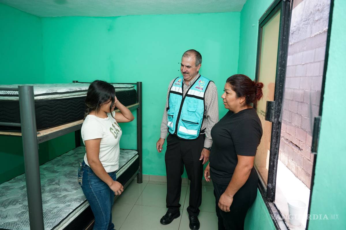 $!Cuadrillas del DIF Saltillo, junto con la Dirección de Desarrollo Social, distribuyeron despensas, ropa y cobijas a familias con mayores afectaciones tras las lluvias del domingo.