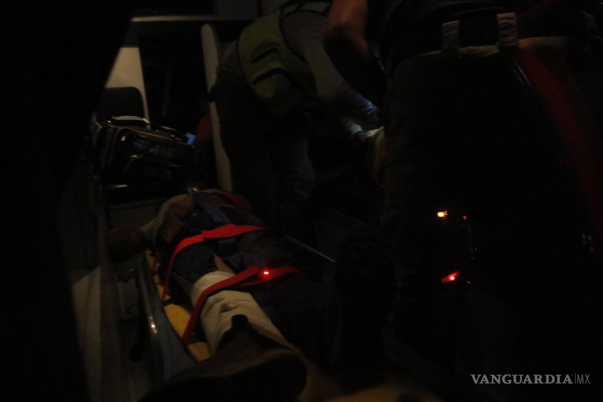 Padre arriesga vida de su hijo por manejar ebrio, en el Libramiento Flores Tapia