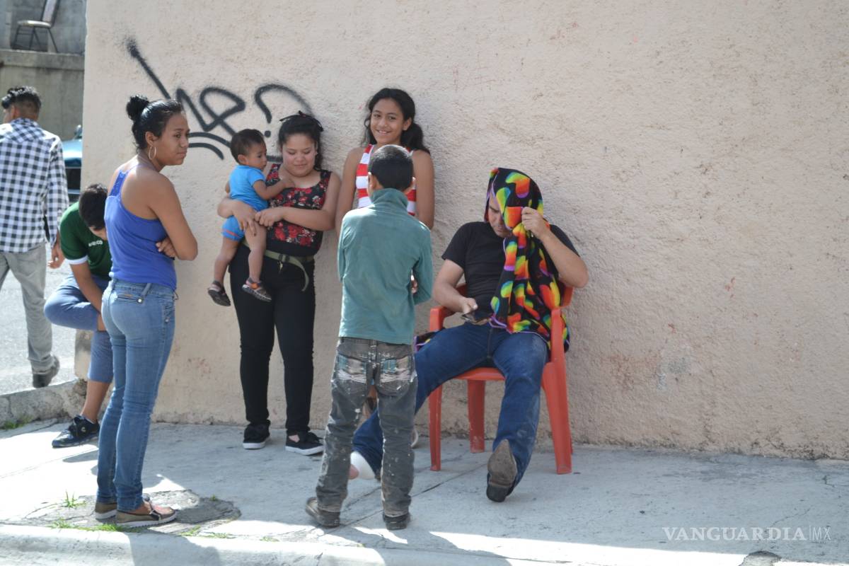 Hombre arma escena de celos a ex esposa y novio lo arrastra con su jeep en Saltillo